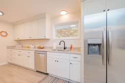 ~The BeeHive! | New 4 Bedroom Listing Next to CNU! - Image 3