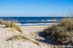 ♥️Coastal Getaway♥️~Large Clean-n-Cozy 3Bdrm Home - Image 3