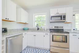 #Buckroe Bungalow ~Escape to the Beach 2mins Away! - Image 2