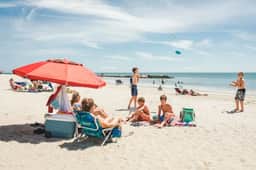 #Buckroe Bungalow ~Escape to the Beach 2mins Away! - Image 3