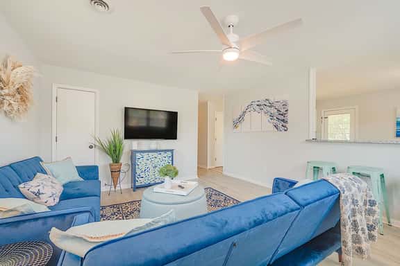 #Buckroe Bungalow ~Escape to the Beach 2mins Away! - Image 1