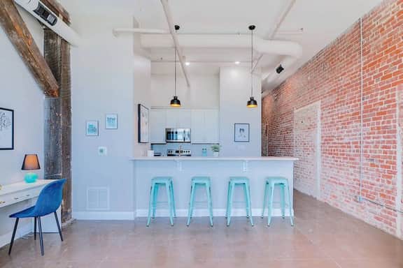 ❤️Breakfast @ Tiffany's❤️Downtown Newport News! - Image 5